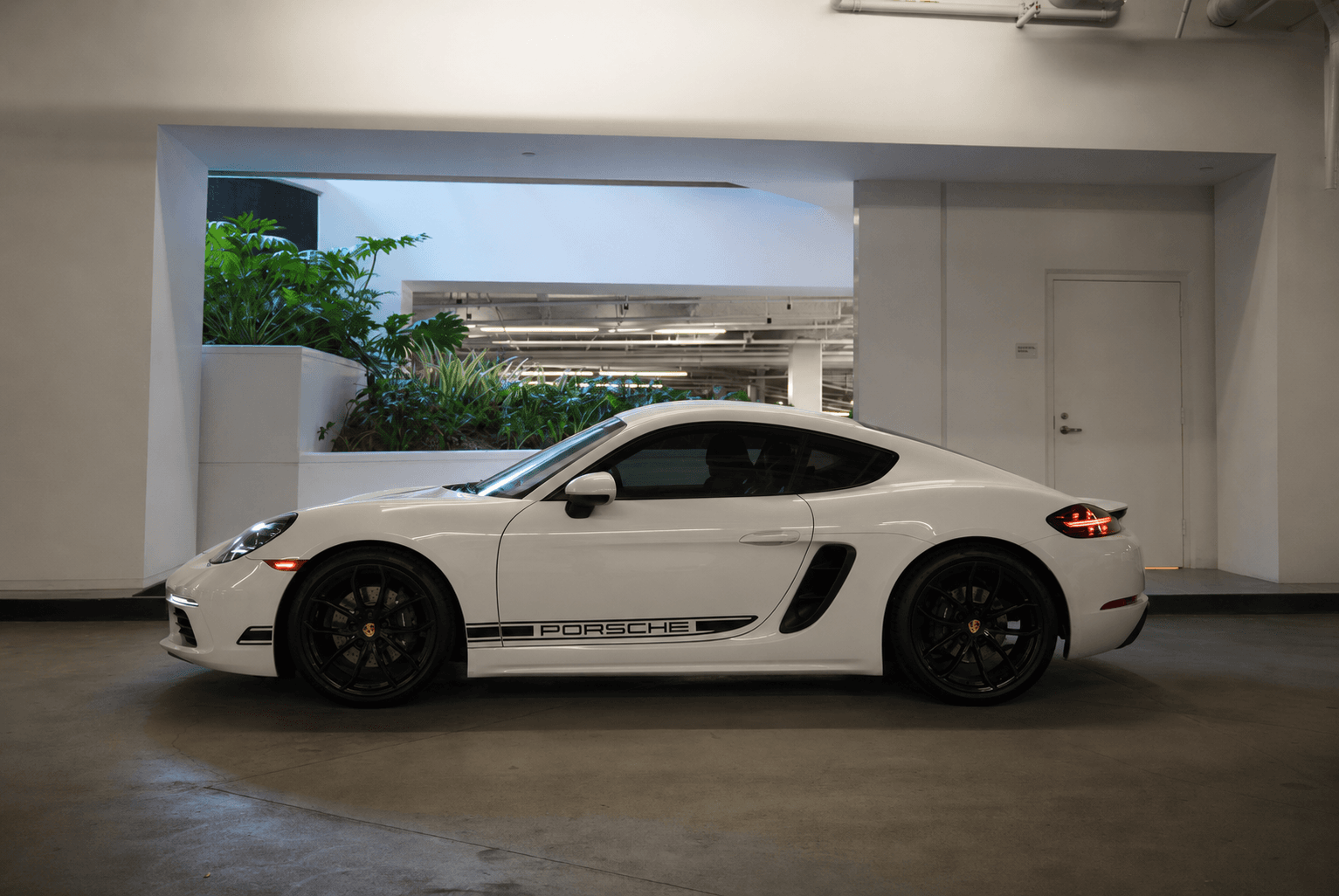 2025 Porsche 718 Cayman Style Edition — photo 2