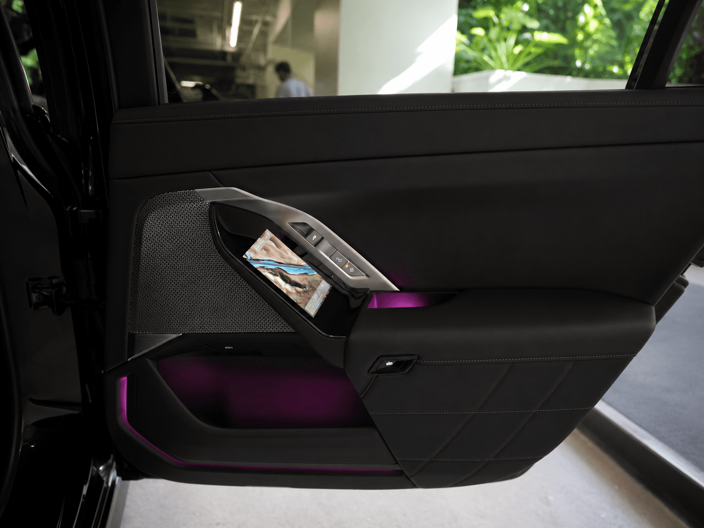 2026 BMW 760i — photo 8